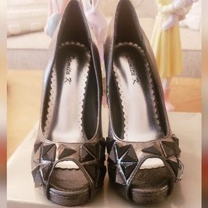 Piramid Spikes Glittery Black High Heel Shoes 6